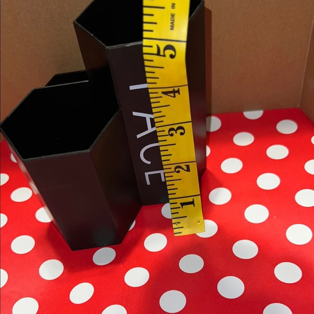 New Black Cosmetics Storage for Eyes, Lips, Face